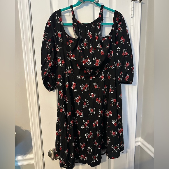 Torrid Off the Shoulder Roses Dress NWT 🌹🌹 - Picture 6 of 6
